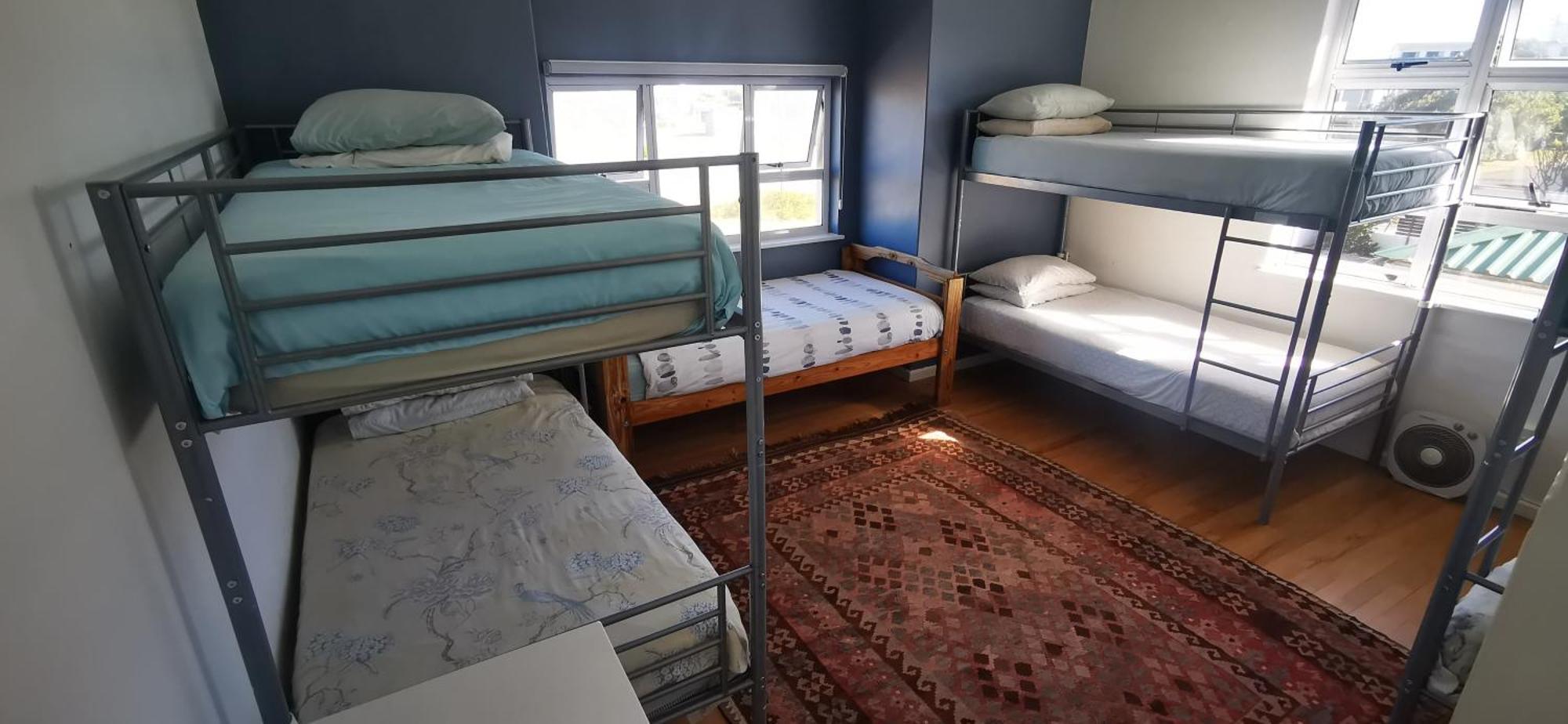 Hermanus Backpackers & Budget Accommodation エクステリア 写真