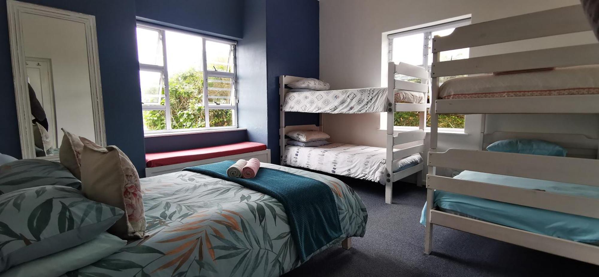 Hermanus Backpackers & Budget Accommodation エクステリア 写真