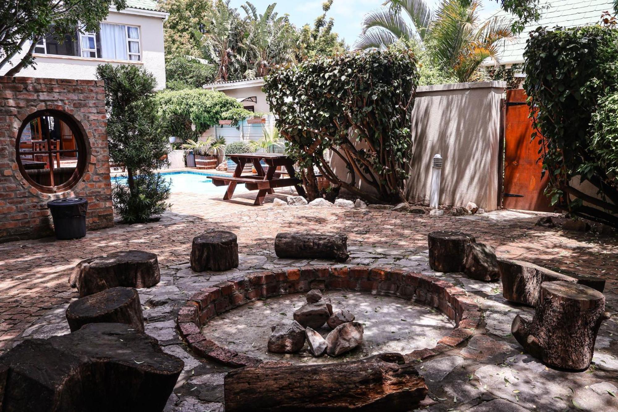 Hermanus Backpackers & Budget Accommodation エクステリア 写真