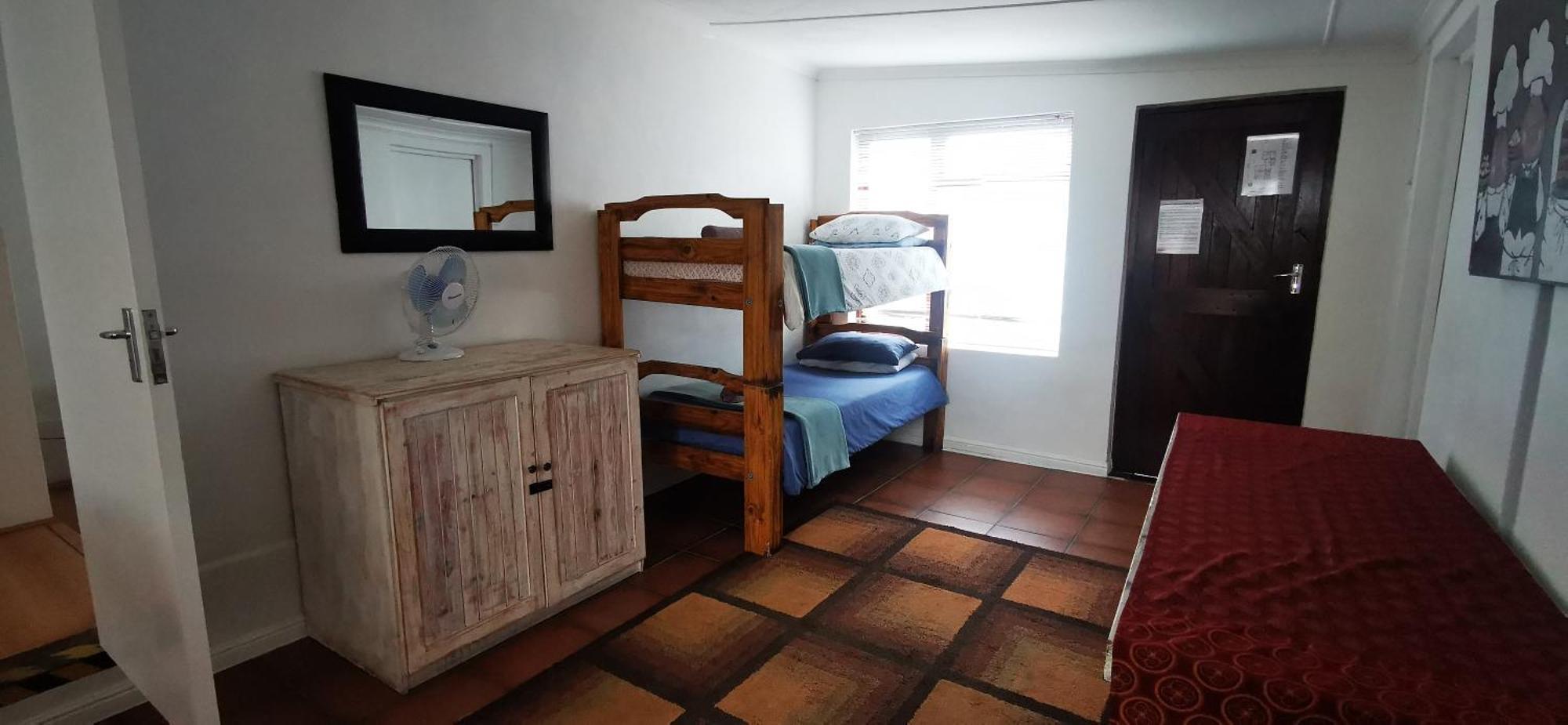 Hermanus Backpackers & Budget Accommodation エクステリア 写真