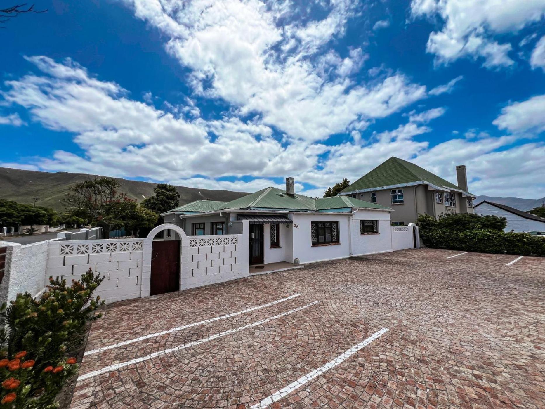 Hermanus Backpackers & Budget Accommodation エクステリア 写真