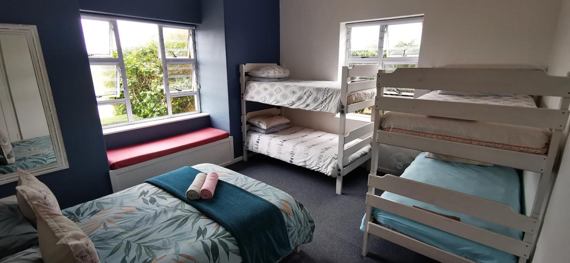 Hermanus Backpackers & Budget Accommodation エクステリア 写真