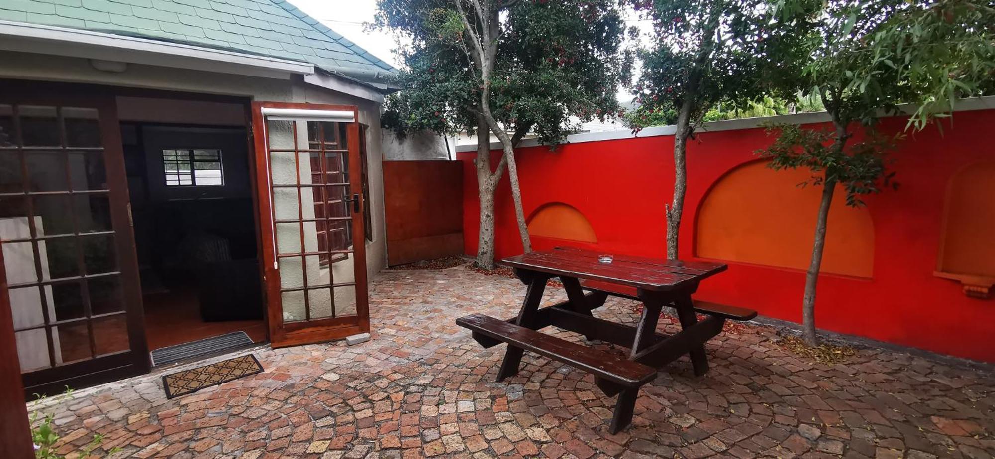 Hermanus Backpackers & Budget Accommodation エクステリア 写真